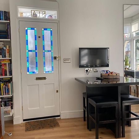 Interior Designed Flat Near Kew Botanical Gardens Διαμέρισμα Λονδίνο Εξωτερικό φωτογραφία